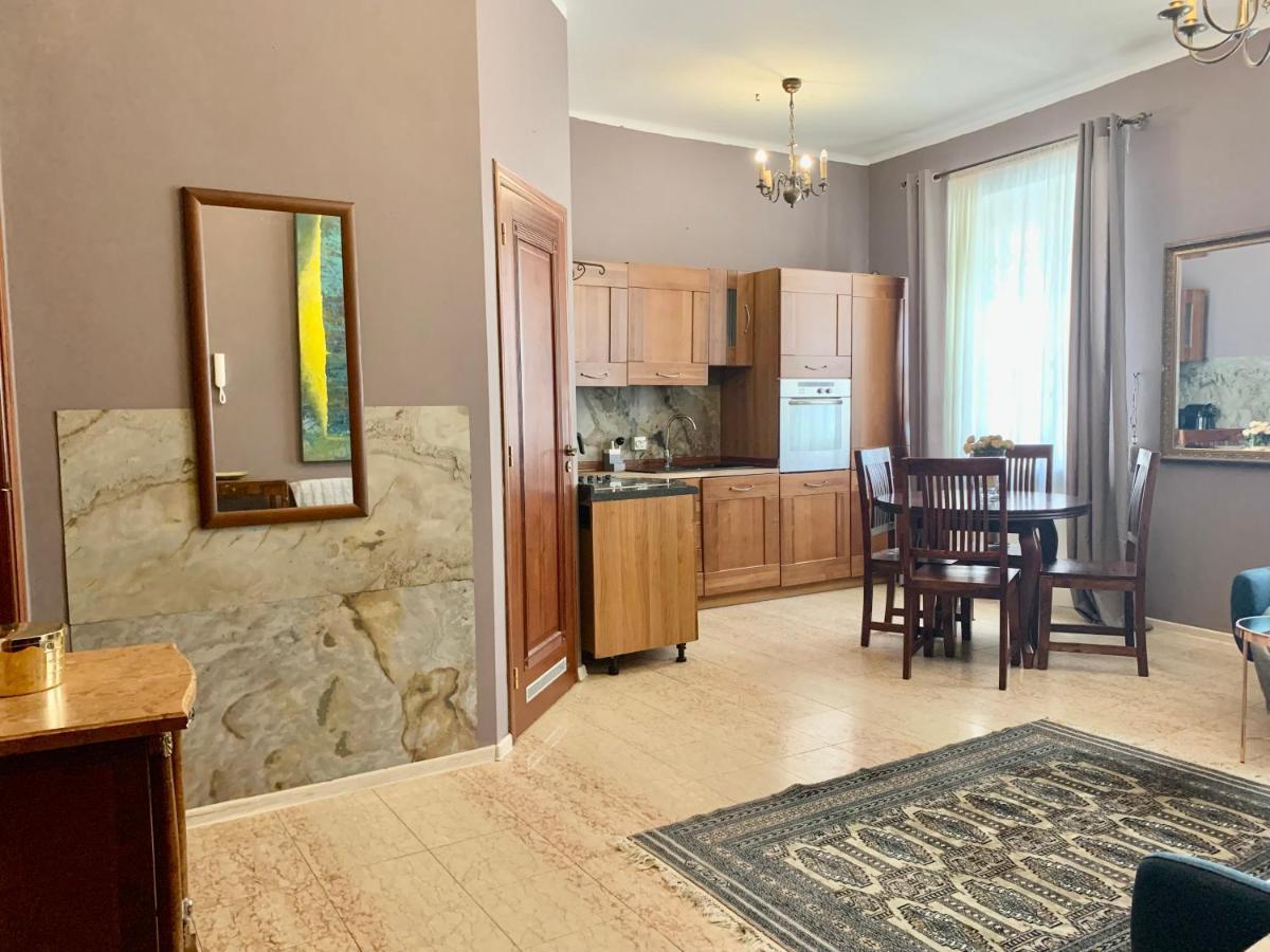 Beautiful And Charming Apartment In The Heart Of The Old Town Warszawa Zewnętrze zdjęcie